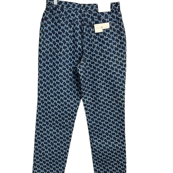 Tommy Hilfiger Classic Fit Printed Jeans - Picture 2 of 8